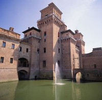 ferrara_castello_estense.jpg