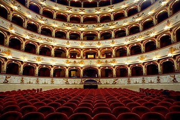 Teatro_Ferrara_350x235.jpg