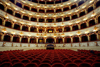 Teatro_Ferrara_350x235.jpg