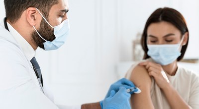 Covid-19 | Esitazione vaccinale e comunicazione pubblica. Lo studio di Unife e Unipd sulle intenzioni degli italiani