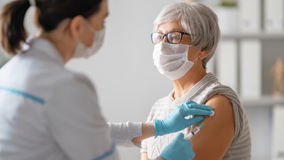 Covid -19 | Ricerca Unife indaga la risposta immunitaria ai vaccini Pfizer e Astrazeneca