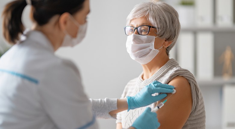 Covid -19 | Ricerca Unife indaga la risposta immunitaria ai vaccini Pfizer e Astrazeneca