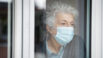 Covid-19 | Studio Unife spiega il meccanismo che rende gli anziani più vulnerabili al virus