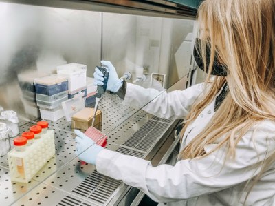 attività di ricercA sotto cappa attività di ricercA sotto cappa