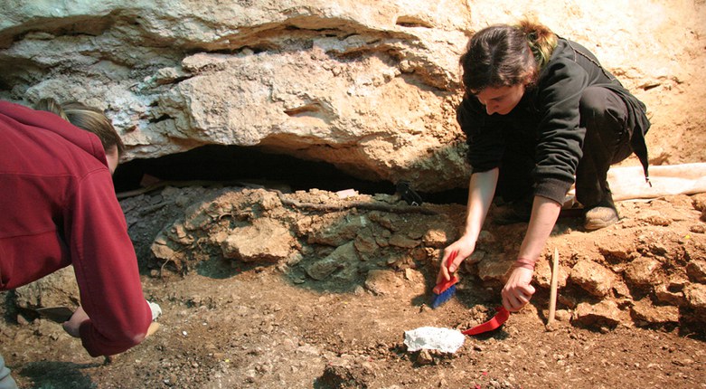 Archeologia | A Grotta de Nadale, casa del Neandertal di 70mila anni fa, ripartono gli scavi Unife