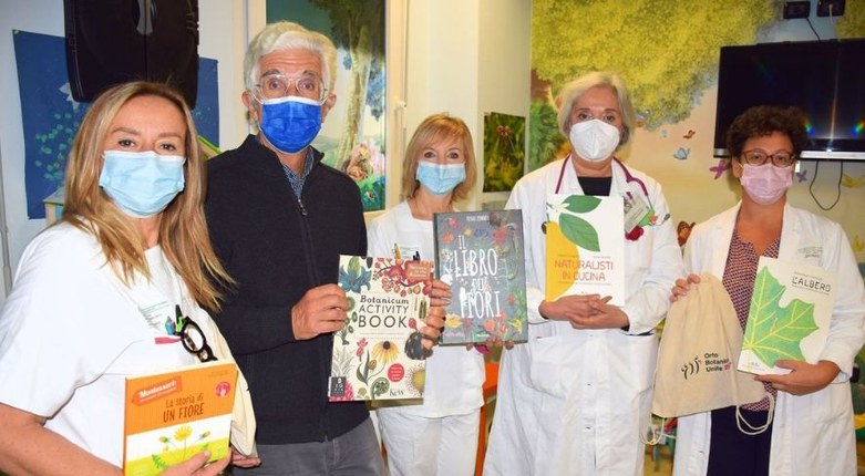 Orto Botanico | Donati libri per i reparti pediatrici dell'Ospedale di Cona