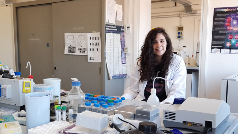 Ricerca biomedica | Sostenuta e valorizzata: il racconto di Ottavia, studentessa Unife e ricercatrice ACAREF
