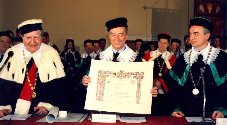 Piero Angela | Il cordoglio dell'Ateneo. Nel 1992 la laurea honoris causa per i seicento anni di Unife