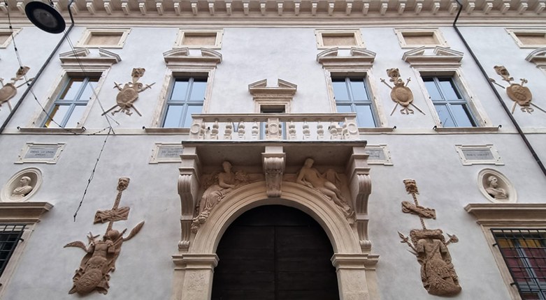 Palazzo Bevilacqua Costabili | Torna a splendere il gioiello sede di Economia e Management