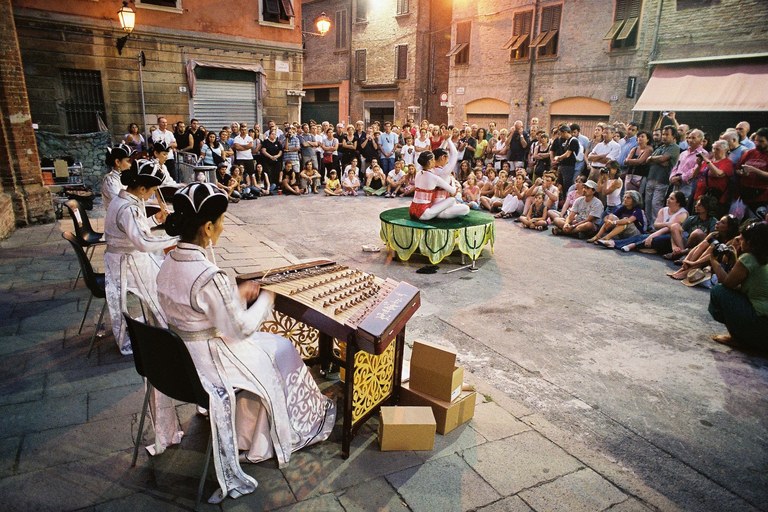 Buskers (C) archivio fotografico provincia di Ferrara.jpg