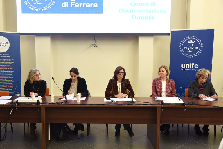 Da sinistra: Sophia Salmaso, Silvia Borelli, la Rettrice Laura Ramaciotti, Rossella Zadro, Anna Quarzi