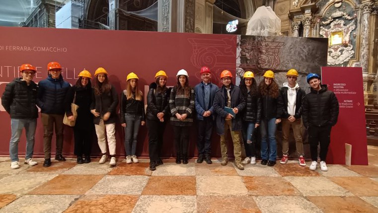 Duomo di Ferrara | Studentesse e studenti di Ingegneria civile visitano il cantiere per scoprire le fasi di restauro e messa in sicurezza