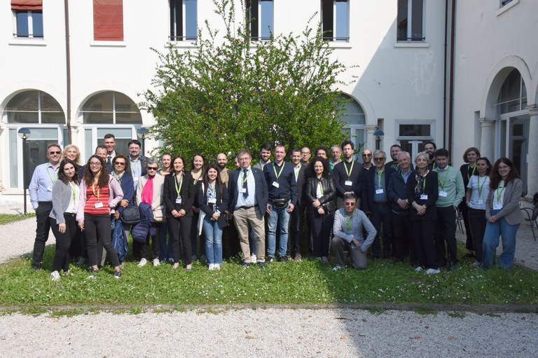 foto di gruppo INdAM Day Ferrara 2025 Professoressa Valeria Ruggiero