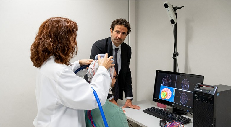 Alzheimer | La stimolazione magnetica transcranica dimezza la progressione della malattia. Studio Unife e Santa Lucia IRCCS Alzheimer | La stimolazione magnetica transcranica dimezza la progressione della malattia. Studio Unife e Santa Lucia IRCCS