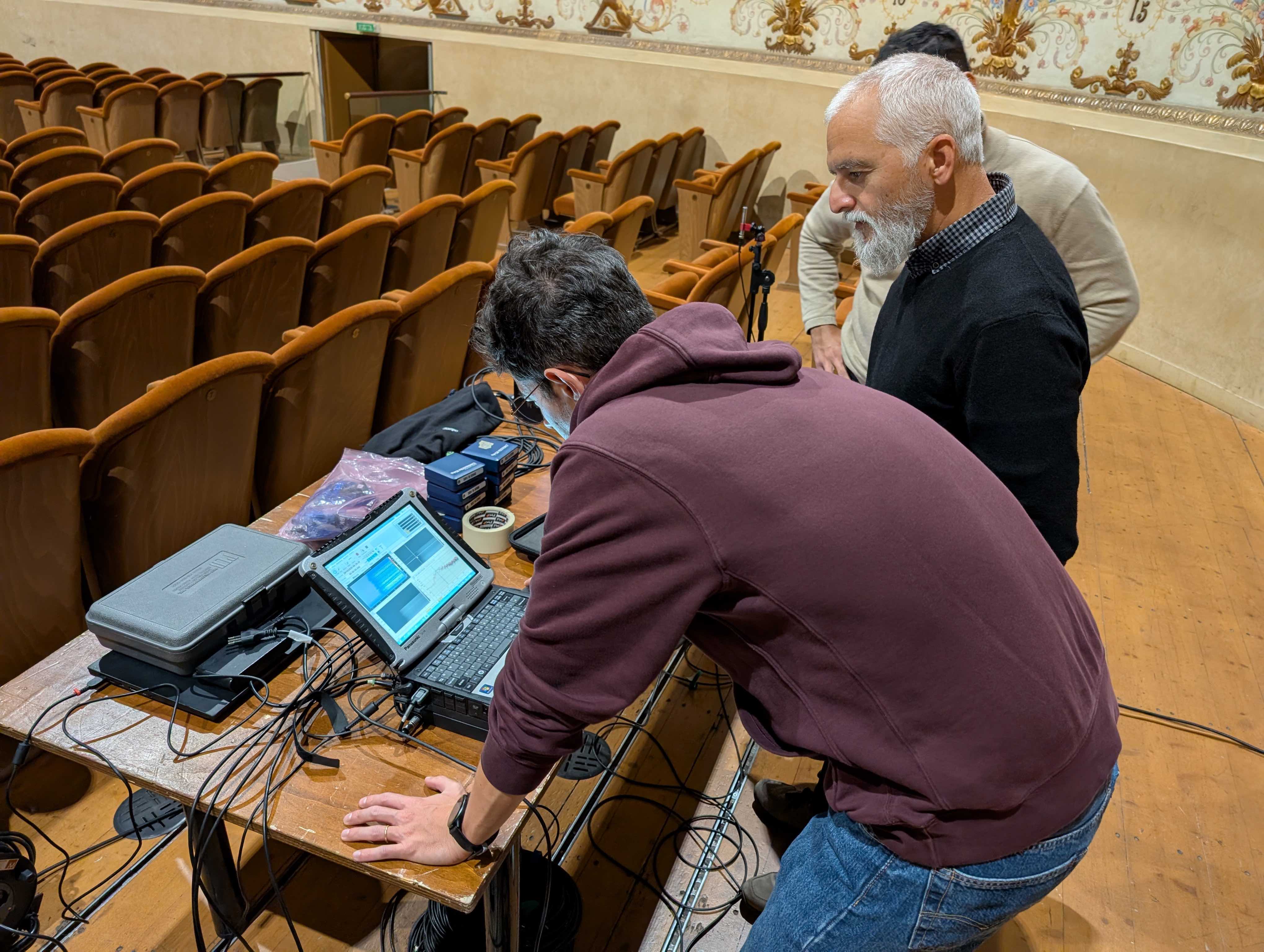 Teame Unife prof. Pompoli al lavoro in Teatro.jpg