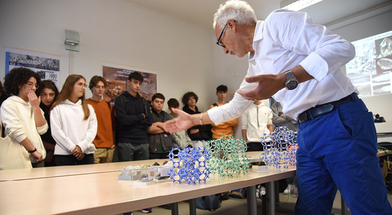 Porte aperte al Polo Scientifico Tecnologico | La ricerca di Unife incontra scuole e città Porte aperte al Polo Scientifico Tecnologico | La ricerca di Unife incontra scuole e città