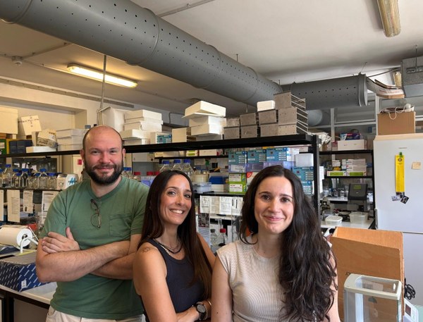 da sinistra, Andrea Benazzo, Silvia Ghirotto e Patrìcia Santos dell'Università di Ferrara.