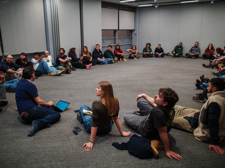 seduti in cerchio_Promemoria_Auschwitz