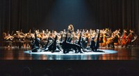 “Inoffensiv” | Un grande successo per lo spettacolo di musica e danza che ha dato il benvenuto a studentesse e studenti Unife