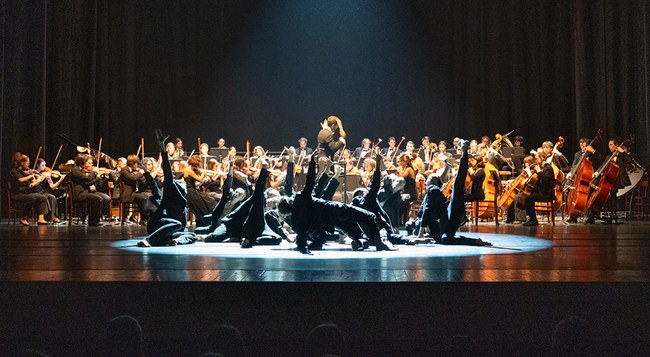 “Inoffensiv” | Un grande successo per lo spettacolo di musica e danza che ha dato il benvenuto a studentesse e studenti Unife