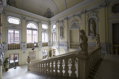 Scalone palazzo Renata di Francia